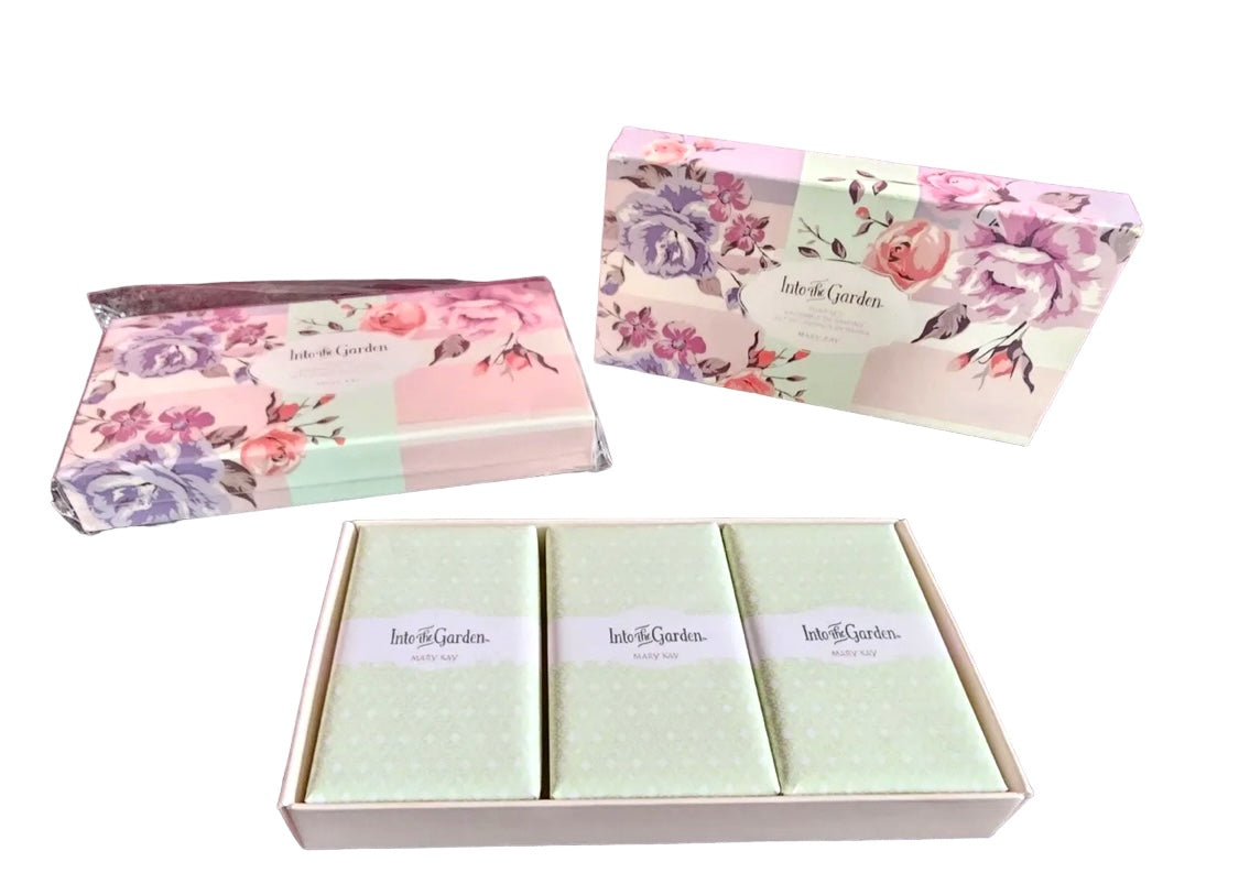 Mary Kay: Into The Garden Soap Set and Color Compact